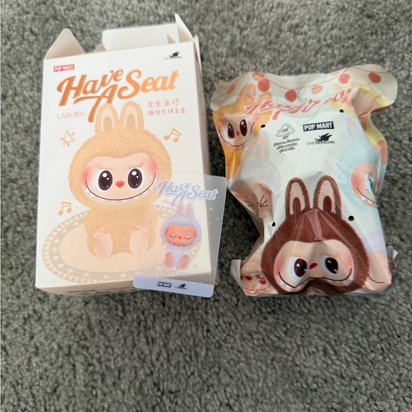 Labubu The Monsters Have a Seat 'Zizi' - Picture 2 of 3